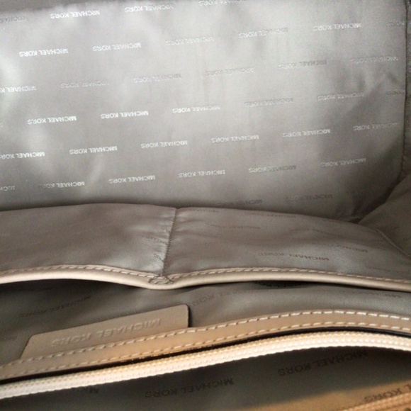 100% Autenthic Michael Kors Jet Set Medium Tote - Picture 14 of 15